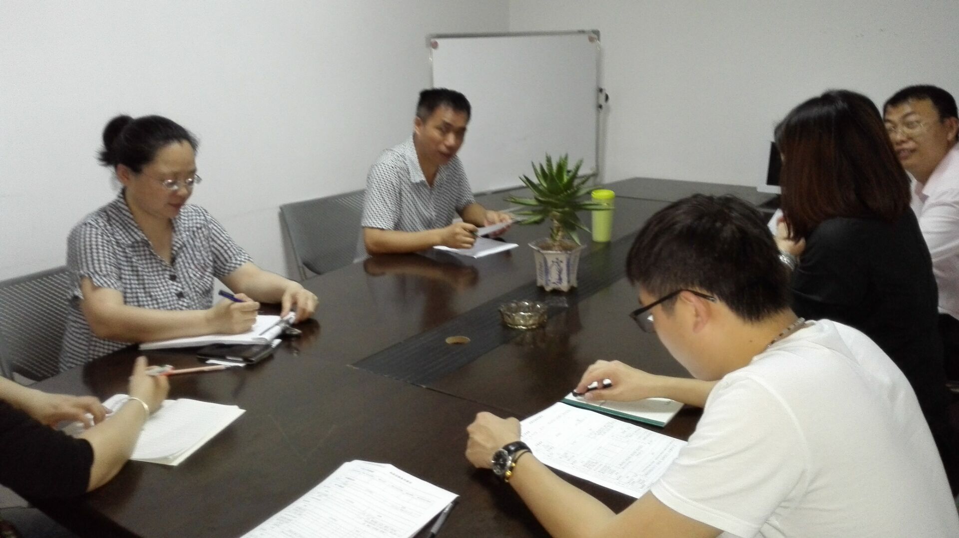 昨日下午艾德杰技術總工李總對公司銷售人員進行產品培訓